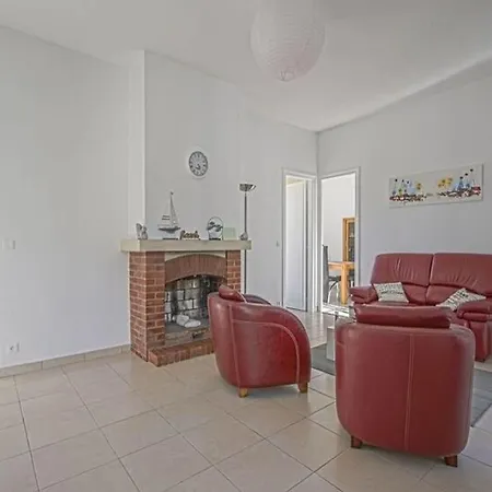 Holiday Home In Bayeux Near The Sea, Cleaning Included Prázdninový dům *